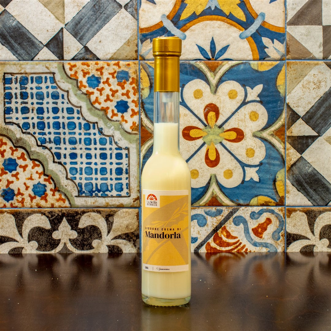 
                  
                    Crema liquorosa alla mandorla
                  
                